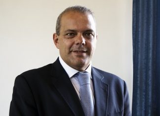 Covid-19: Mira abre linha de apoio e desinfeta lugares públicos