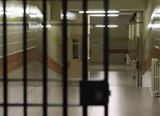 Covid-19: Sindicatos dos guardas prisionais querem máscaras nas prisões para visitas