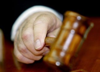 Covid-19: Adiado julgamento de ex-presidente da AUSTRA por advogado ser de Felgueiras