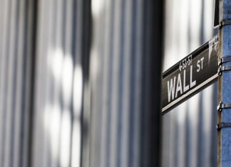 Wall Street fecha com as perdas mais pesadas desde 2008