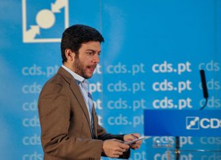 Montijo: “O CDS não deu a mão ao PS”, diz um exaltado Francisco Rodrigues dos Santos