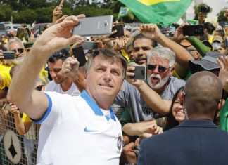 Covid-19: Bolsonaro diz que suspensão de provas pela CBF foi decisão “histérica”