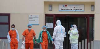 Mais de 12.000 profissionais de saúde espanhóis infetados com covid-19