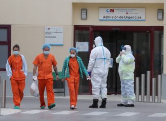 Mais de 12.000 profissionais de saúde espanhóis infetados com covid-19
