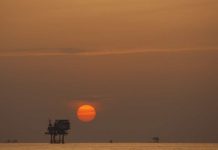 Produtores de petróleo acordam corte de 9,7 milhões de barris diários