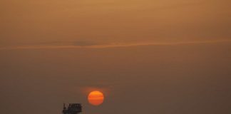 Produtores de petróleo acordam corte de 9,7 milhões de barris diários