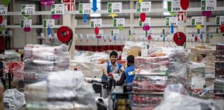 Covid-19: Atividade empresarial na zona euro cai para mínimo de sempre em março