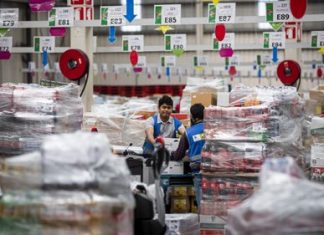 Covid-19: Atividade empresarial na zona euro cai para mínimo de sempre em março