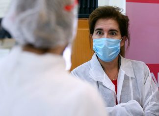 Plano de retaguarda para retirar idosos de lares já foi acionado em 17 instituições