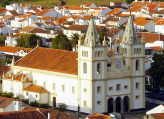 Padres da Diocese de Angra ponderam recorrer a ‘lay-off’