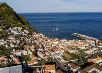 Bombeiros retidos na ilha do Corvo sem autorização para regressar a casa