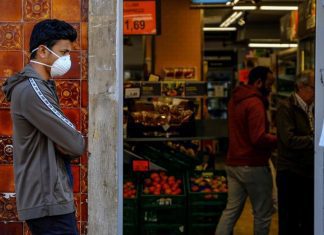“Não há máscaras suficientes e, por isso, arranjou-se uma desculpa, dizendo que não são eficazes”. Conselho de Escolas Médicas critica DGS