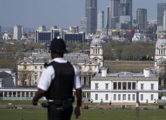 Quase metade das mortes em Londres numa semana atribuídas à pandemia