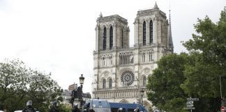 Um ano depois, Paris continua “órfã” da sua catedral icónica
