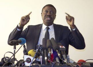 Covid-19: Antigo presidente do Marselha Pape Diouf morreu aos 68 anos