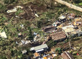 O ciclone Harold destruiu dezenas de milhares de casas em Vanuatu, mas o medo da covid-19 complica pedido de ajuda humanitária