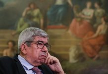 “Não podendo ficar indiferente a esta dura realidade”, Ferro Rodrigues leva a plenário voto de pesar pelas vítimas mortais da Covid-19