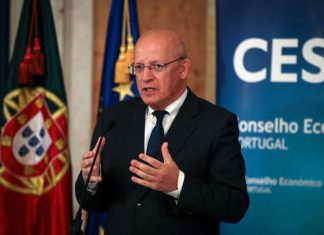Covid-19: Ministro dos Negócios Estrangeiros pede que emigrantes não visitem terras de origem