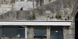 Covid-19: Atividade empresarial na zona euro cai para mínimo de sempre em março