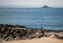 “As pessoas têm de dar o seu mergulho, senão não morrem da doença, mas morrem da cura”. Concessionários de praia defendem que os estabelecimentos “têm de começar a abrir”