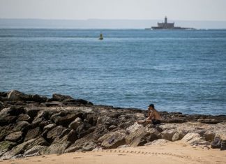 “As pessoas têm de dar o seu mergulho, senão não morrem da doença, mas morrem da cura”. Concessionários de praia defendem que os estabelecimentos “têm de começar a abrir”