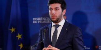 Líder do CDS-PP pede ao Governo que agilize pagamento do reembolso de IRS