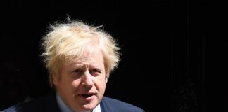 Covid-19: Boris Johnson promete sistema de rastreamento a funcionar no Reino Unido a 1 de junho