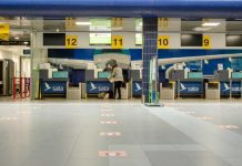 Aeroporto deserto em dia de retoma das ligações interilhas nos Açores