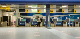 Aeroporto deserto em dia de retoma das ligações interilhas nos Açores
