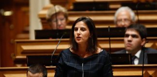 Lara Martinho questionou Autoridade Marítima Nacional sobre operação de segurança balnear na Região