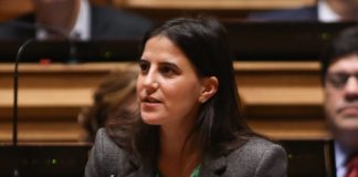 Lara Martinho questionou sobre reforço de uma segunda tripulação para os Açores