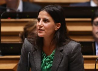 Lara Martinho questionou sobre reforço de uma segunda tripulação para os Açores