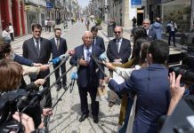 Costa recomenda a não residentes que não viajem para os Açores