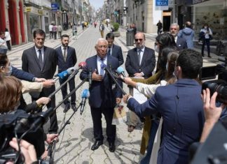 Costa recomenda a não residentes que não viajem para os Açores