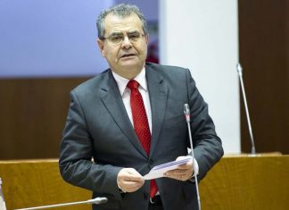 Avelino Meneses salienta que taxa de desistência no ensino regular nos Açores é residual