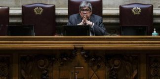 Ferro Rodrigues determina utilização obrigatória de máscara dentro da Assembleia da República