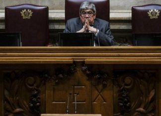 Ferro Rodrigues determina utilização obrigatória de máscara dentro da Assembleia da República