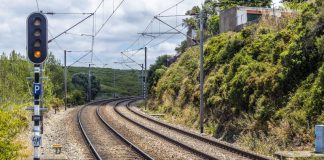 Deficiência em catenária interrompe circulação ferroviária em troço da Linha do Sul
