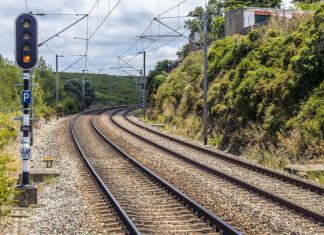 Deficiência em catenária interrompe circulação ferroviária em troço da Linha do Sul