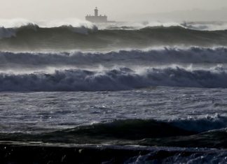 Ondulação coloca cinco distritos do continente e Madeira sob aviso