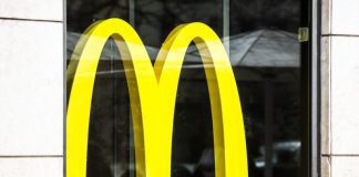 Covid-19: McDonald’s reabre após aumento da procura em ‘drive’ e ‘delivery’