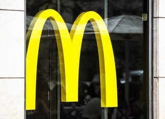 Covid-19: McDonald’s reabre após aumento da procura em ‘drive’ e ‘delivery’