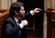 Covid-19: Ventura pede que calendário de desconfinamento seja repensado