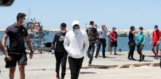 Migrantes intercetados no Algarve vão ser hoje presentes a tribunal “para aplicação de medidas de coação”