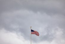 Estados Unidos com quase 120.000 mortos