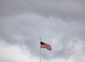 Estados Unidos com quase 120.000 mortos