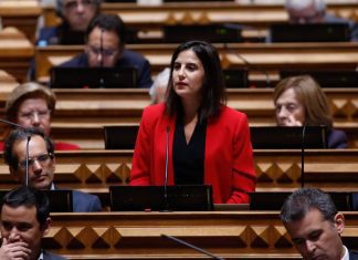 Lara Martinho defende adoção de medidas específicas de apoio às comunidades portuguesas