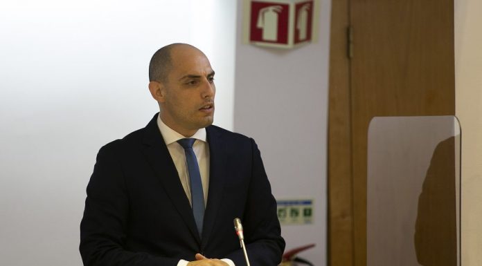 Decisão de Bruxelas sobre reestruturação da SATA evidencia falta de transparência do Governo dos Açores, sublinha Carlos Silva