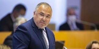 PS: “Partidos da Coligação não têm urgência em corrigir decisões erradas do Governo sobre transportes aéreos e marítimos nos Açores”