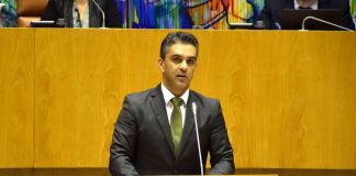 Pico. Governos socialistas desconsideram os trabalhadores despedidos da Cofaco